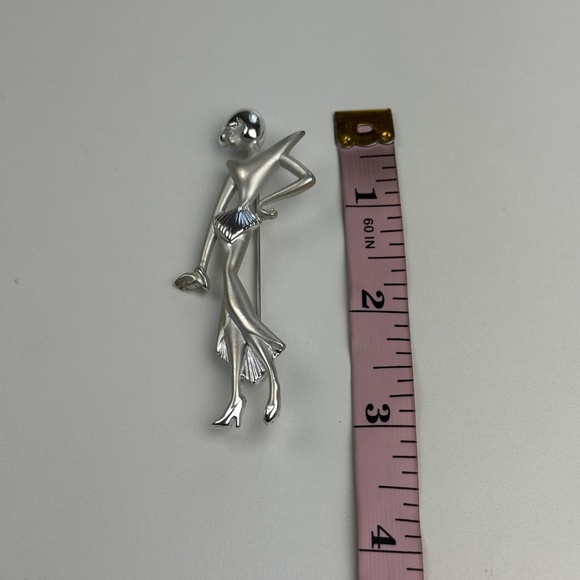 Vintage Art Deco Womens Silver Tone Sculpted Glamour Lady Statement Brooch - Picture 6 of 7